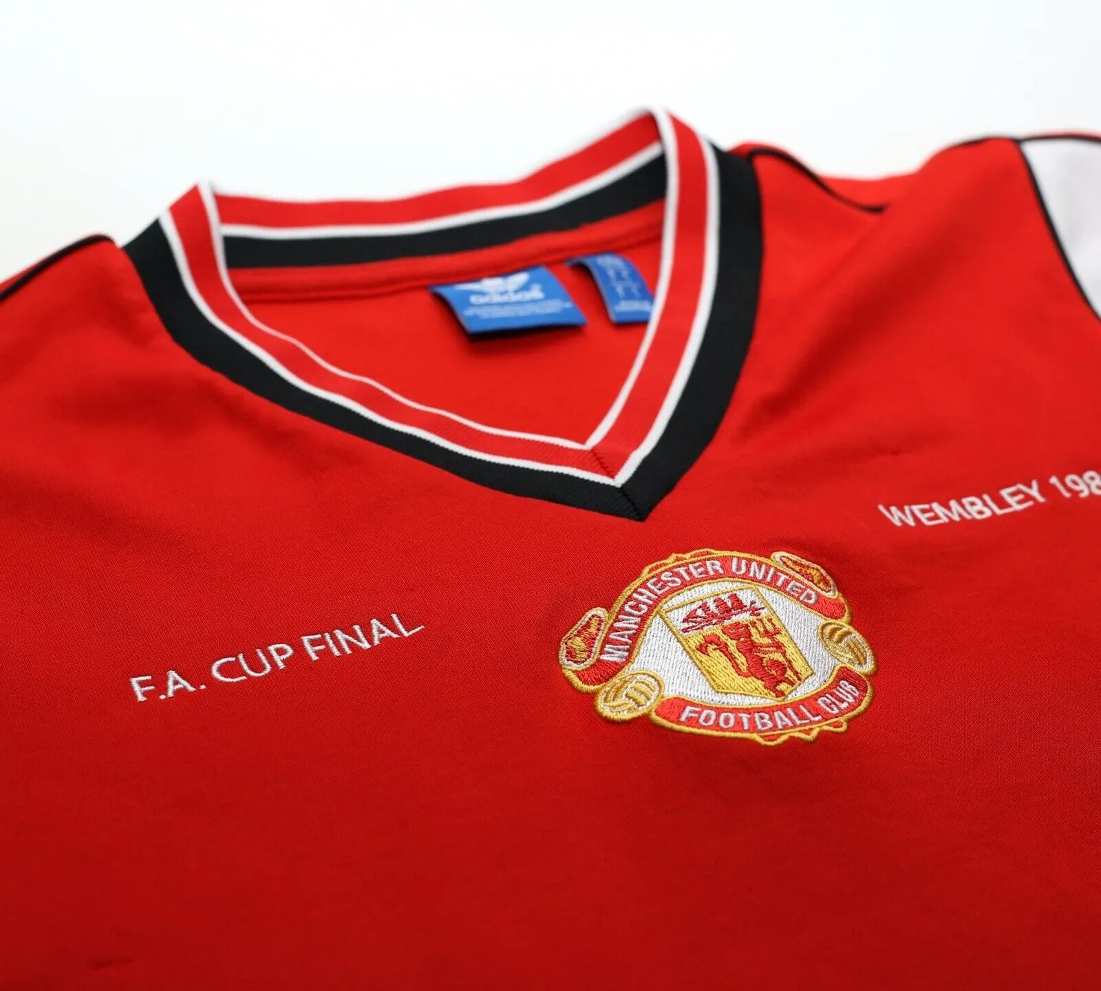 1985 HUGHES #9 Manchester United adidas Originals FA Cup Football Shirt (M/L)