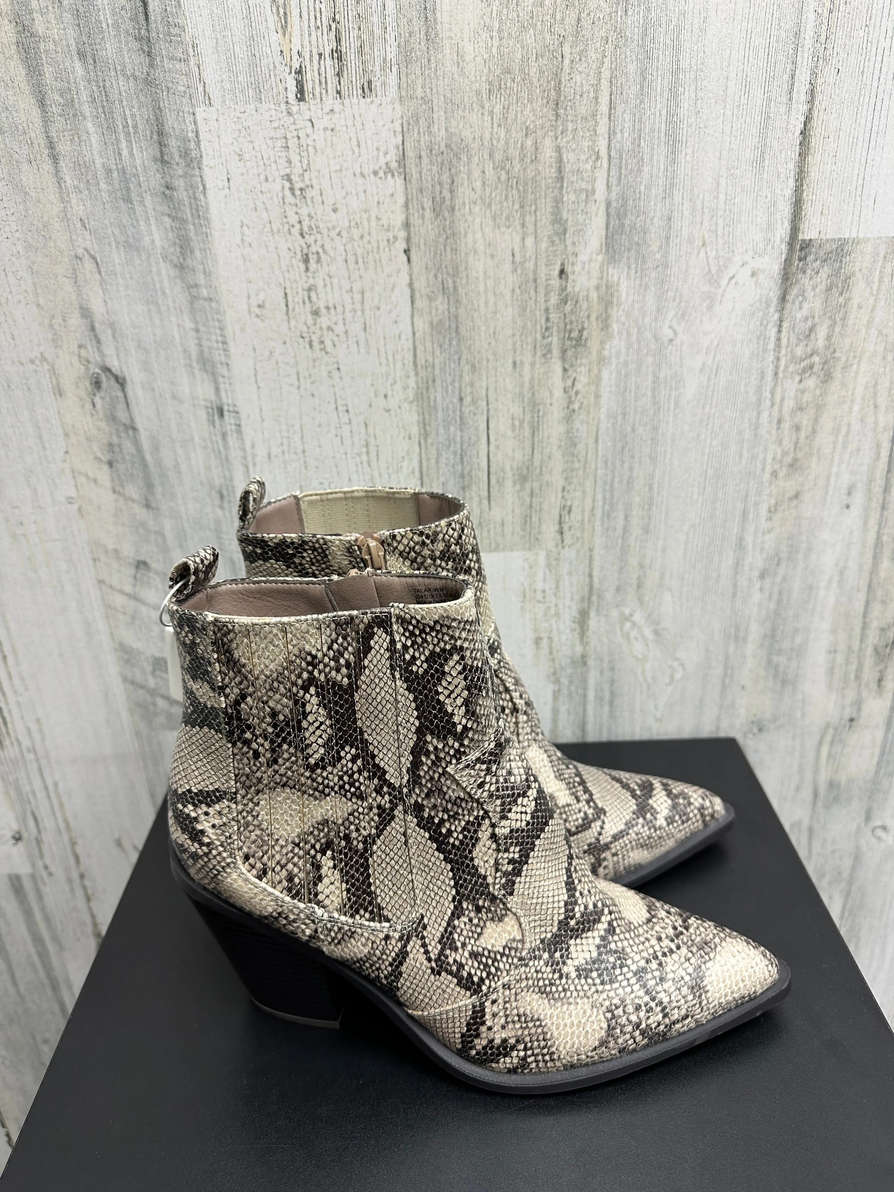 Boots Ankle Heels By Clothes Mentor  Size: 9.5