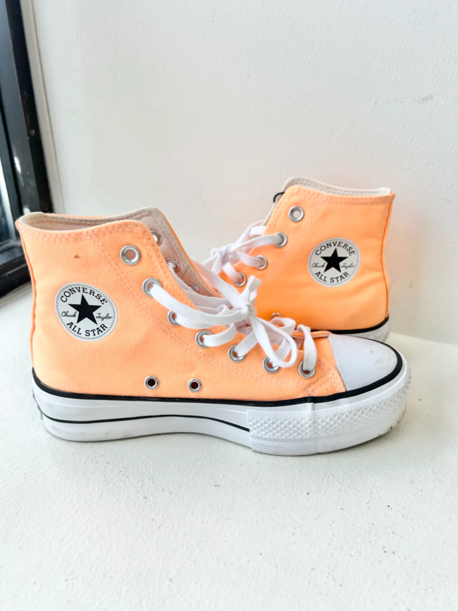 Converse Casual Shoes Womens 6