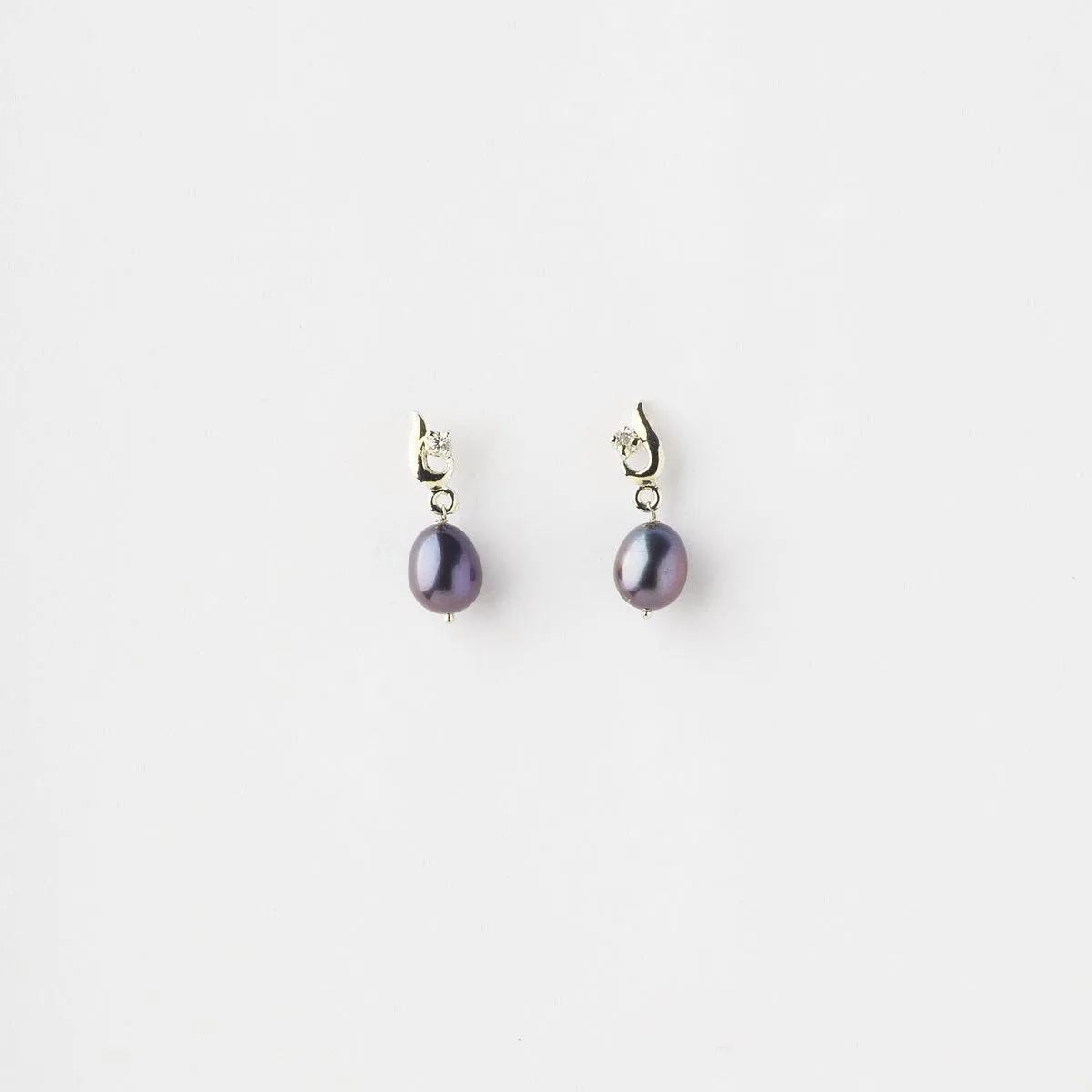 Delicate Stone Studded Pearl Earring