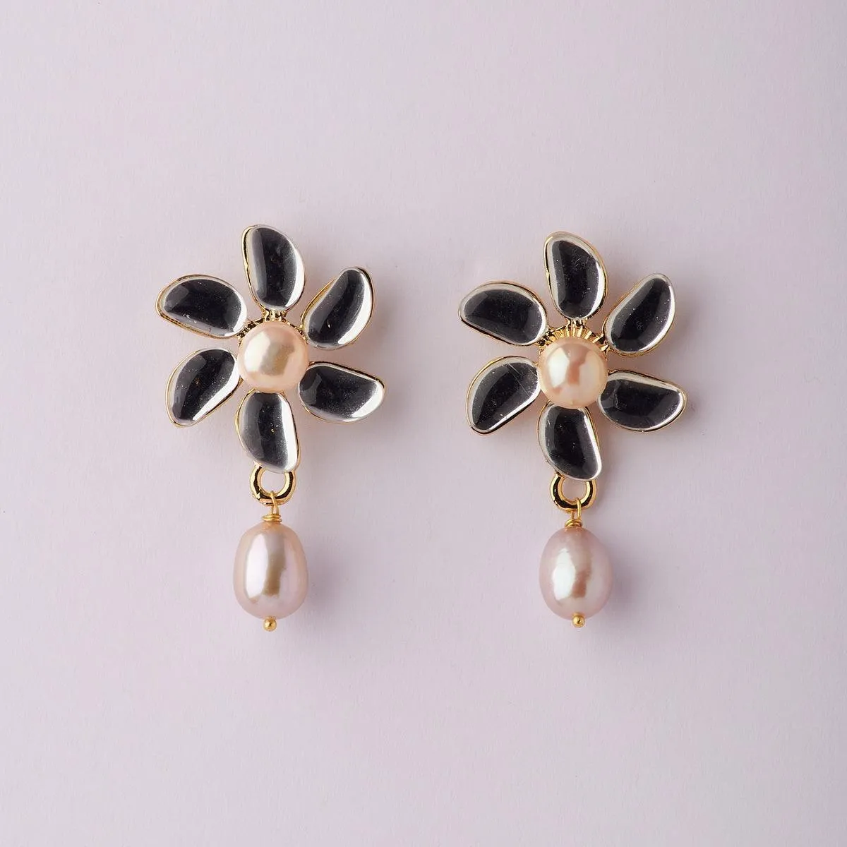 Fashionable Floral Pearl Hanging Earring