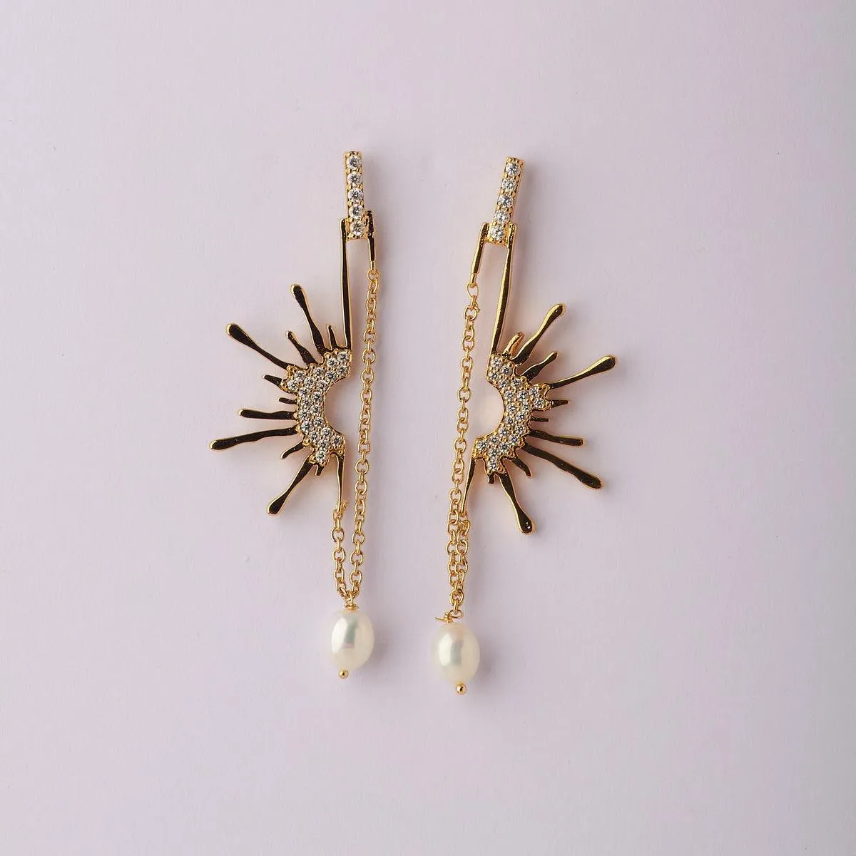 Fashionable Metallic Hanging Earring