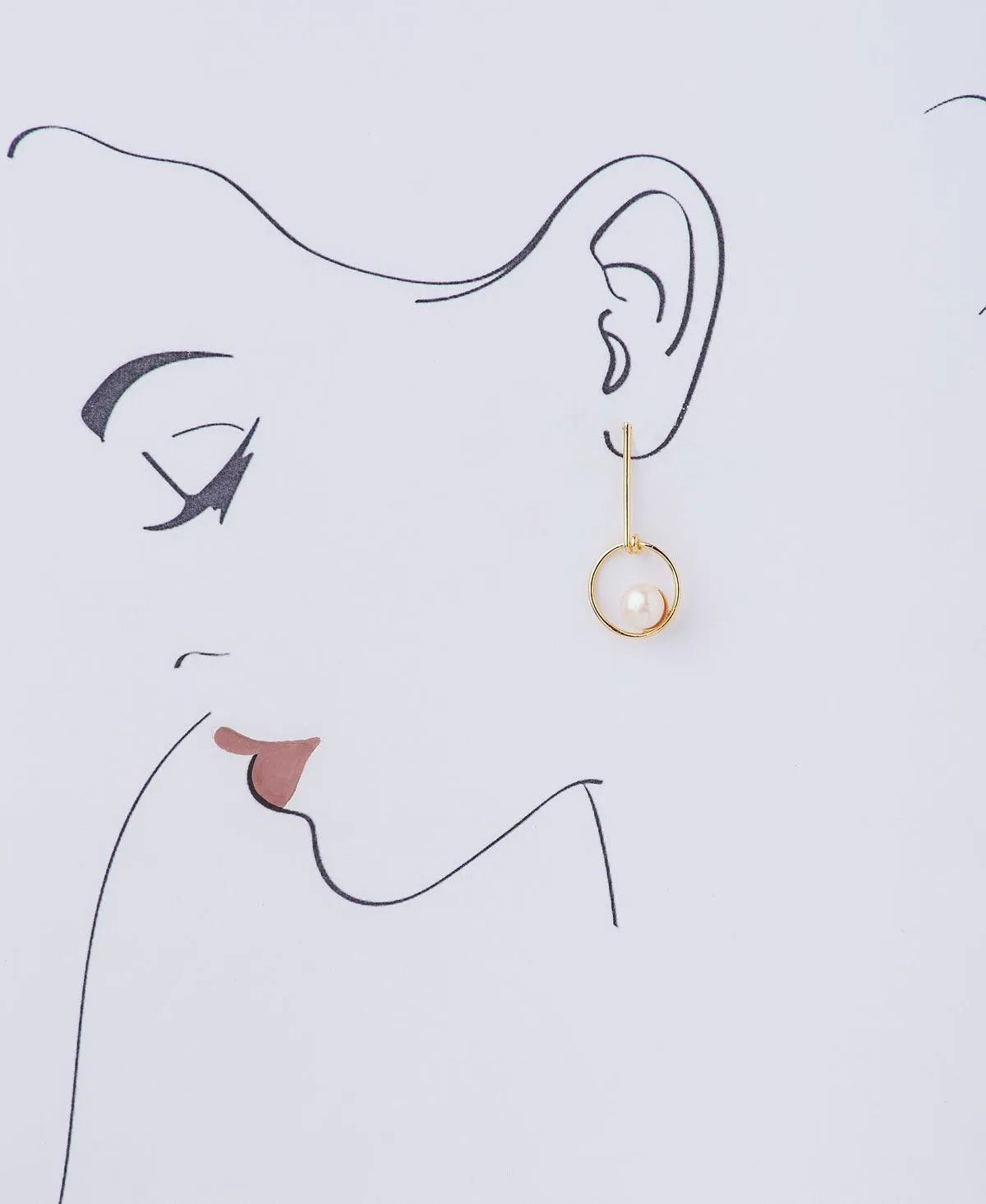 Fashionable Pearl Hanging Earring