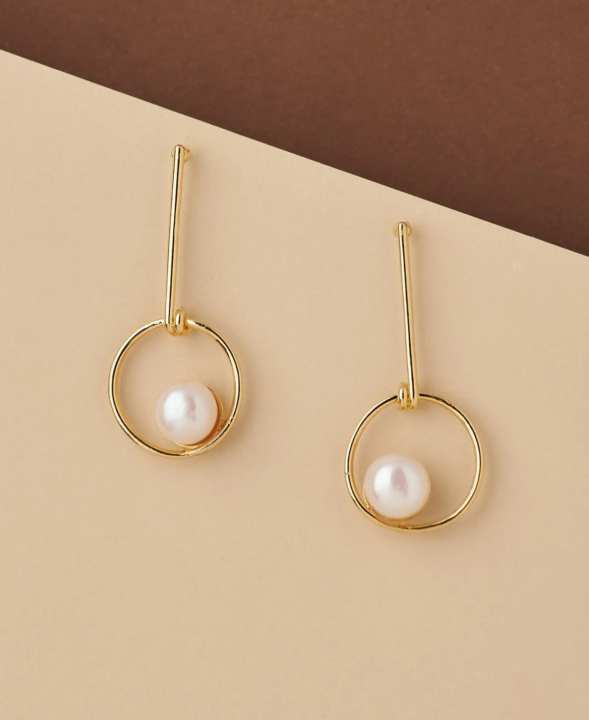 Fashionable Pearl Hanging Earring