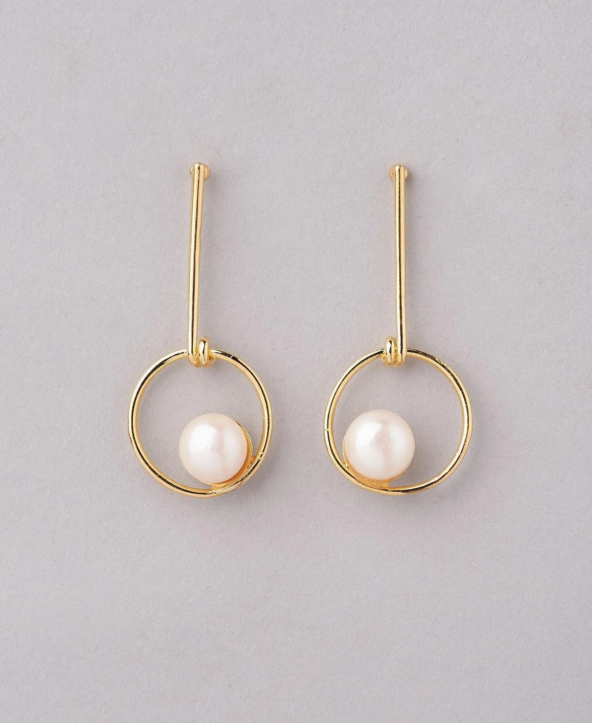 Fashionable Pearl Hanging Earring