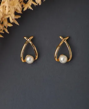 Fashionable Pearl Stud Earring