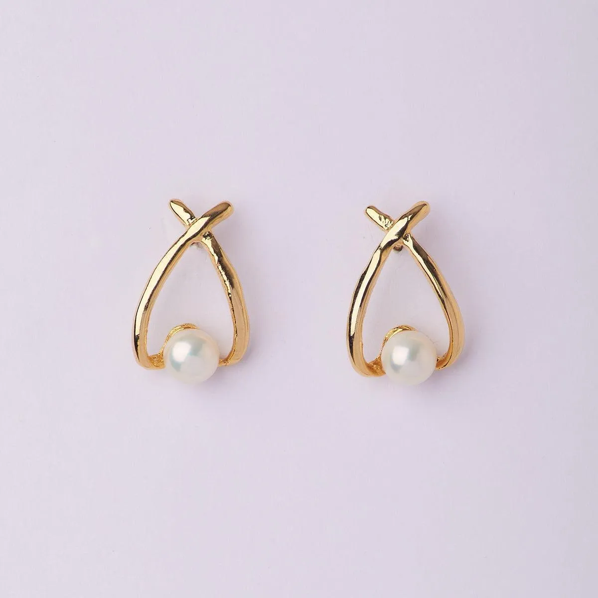 Fashionable Pearl Stud Earring