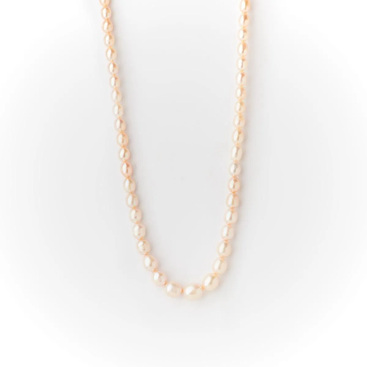 Fashionable Pink Pearl Necklace