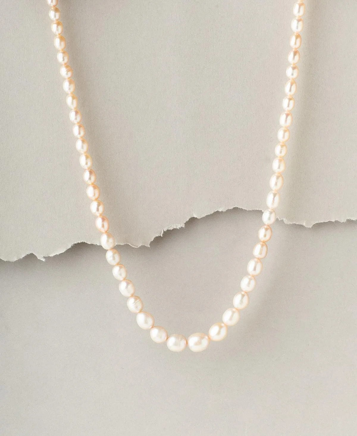 Fashionable Pink Pearl Necklace