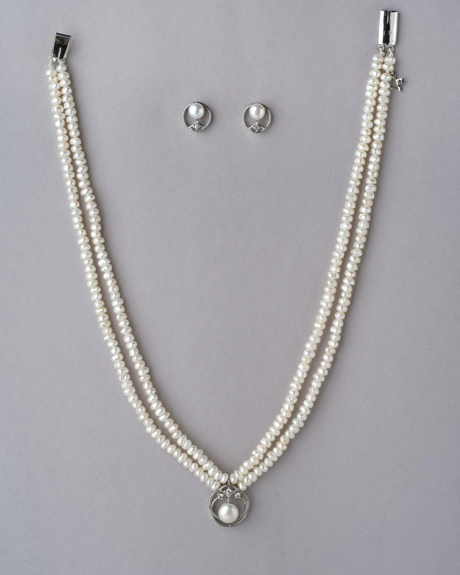 Fashionable Trendy Pearl Necklace Set